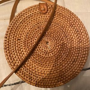 Cross body basket bag in excellent condition!